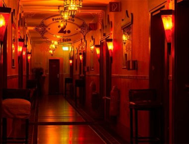 Βρετανία: Νοικιάζουν σπίτια με Airbnb και τα μετατρέπουν σε... οίκους ανοχής